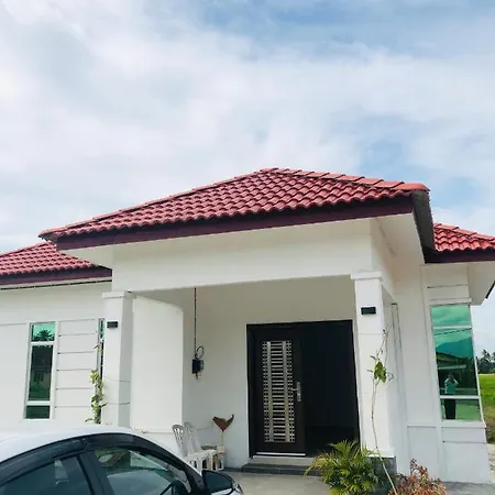 Aisyy Homestay Kampong Sungai Baru Exterior photo