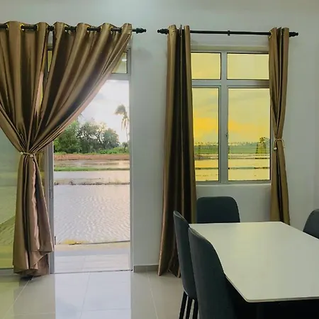 Aisyy Homestay Kampong Sungai Baru Exterior photo